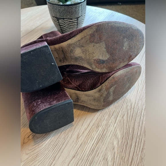 Sam Edelman Taye Embossed Velvet Ankle Booties - Picture 7 of 8